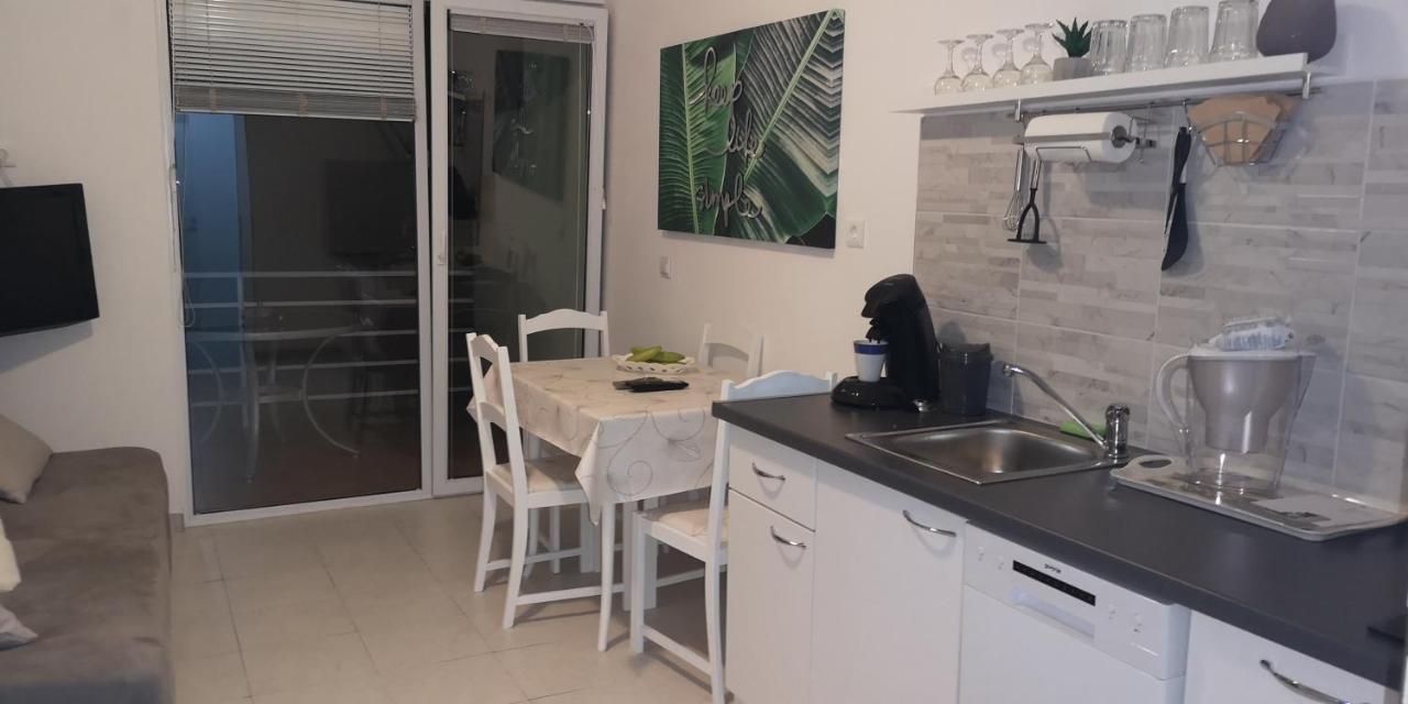 Chillout Apartments With Pool Patricia Фажана Экстерьер фото