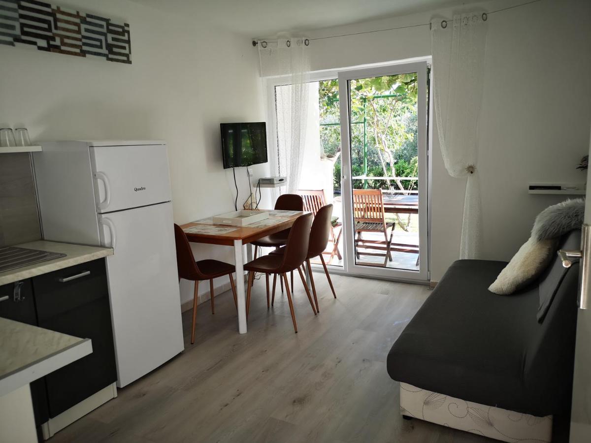 Chillout Apartments With Pool Patricia Фажана Экстерьер фото